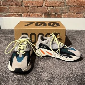 YEEZY BOOST 700 Authentic
